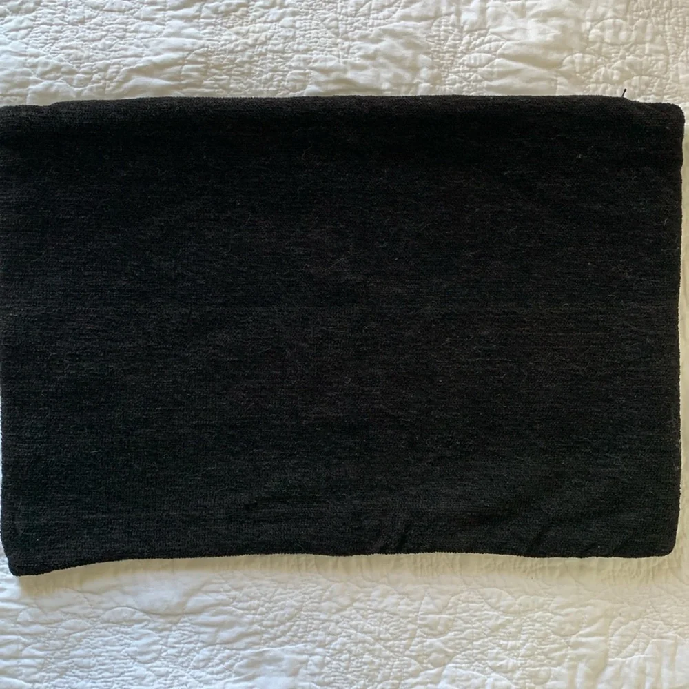 CRATE&BARREL THROW PILLOW SHAM VIRNA GEO/PILLOW/INK BLACK/WOOLEN IVORY 22X 15